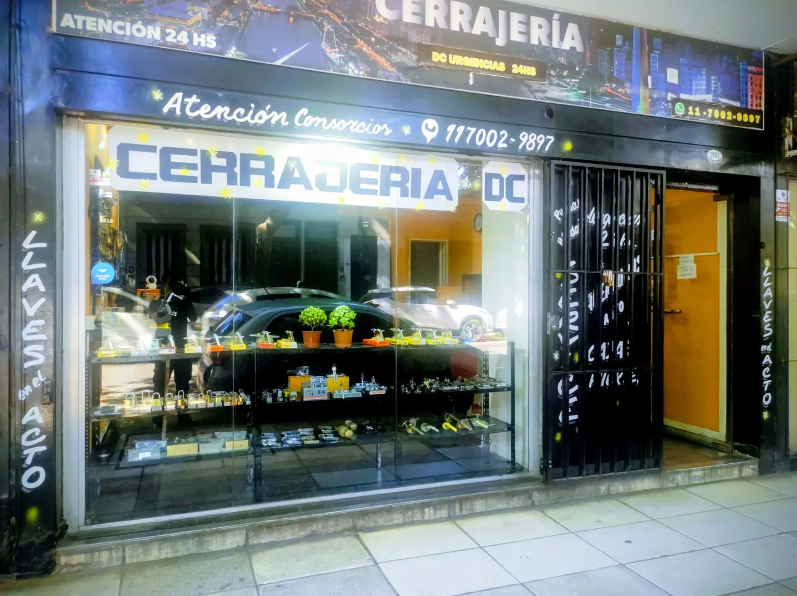 Interior del local de cerrajería